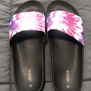Tie die slides worn one time in good condition